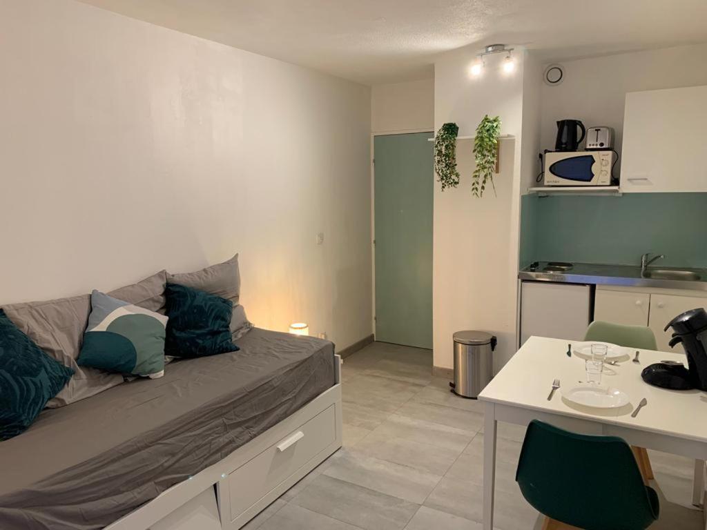 Appartement Tout Equipe A 6 Minutes De La Gare St Charles Marseille Exterior photo