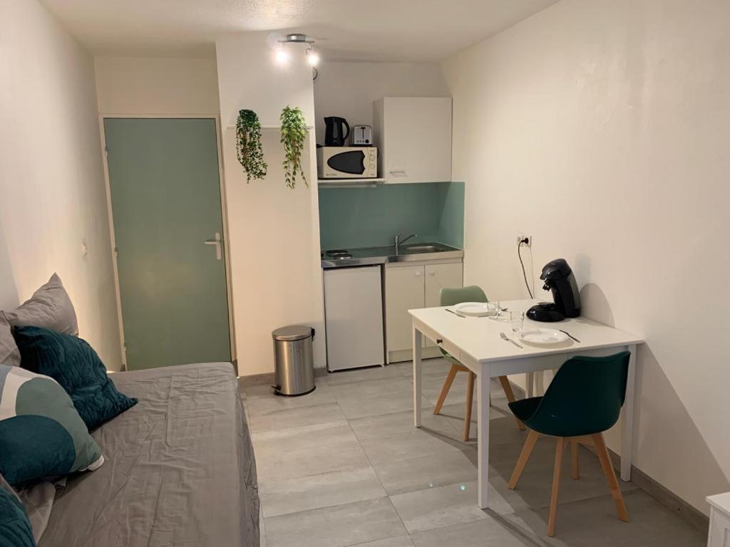 Appartement Tout Equipe A 6 Minutes De La Gare St Charles Marseille Exterior photo