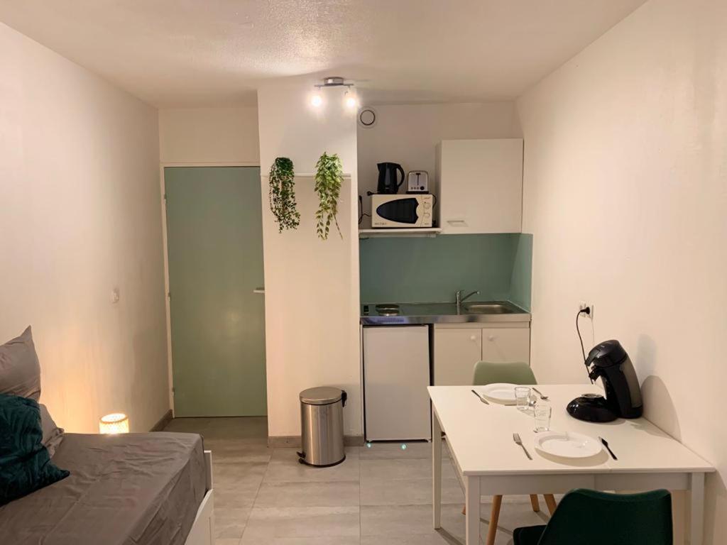 Appartement Tout Equipe A 6 Minutes De La Gare St Charles Marseille Exterior photo