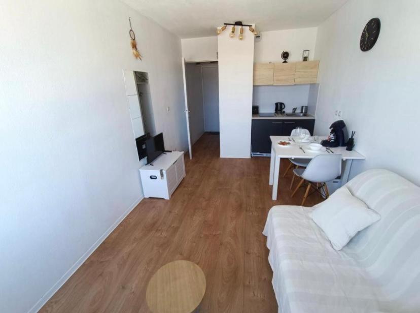 Appartement Tout Equipe A 6 Minutes De La Gare St Charles Marseille Exterior photo