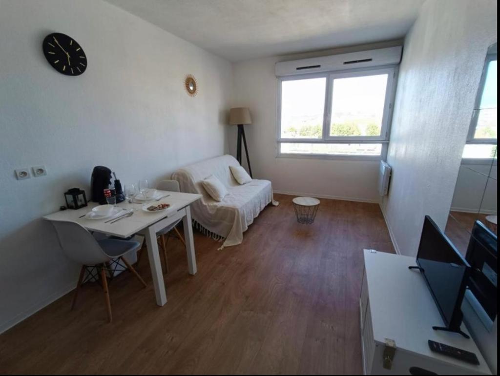 Appartement Tout Equipe A 6 Minutes De La Gare St Charles Marseille Exterior photo